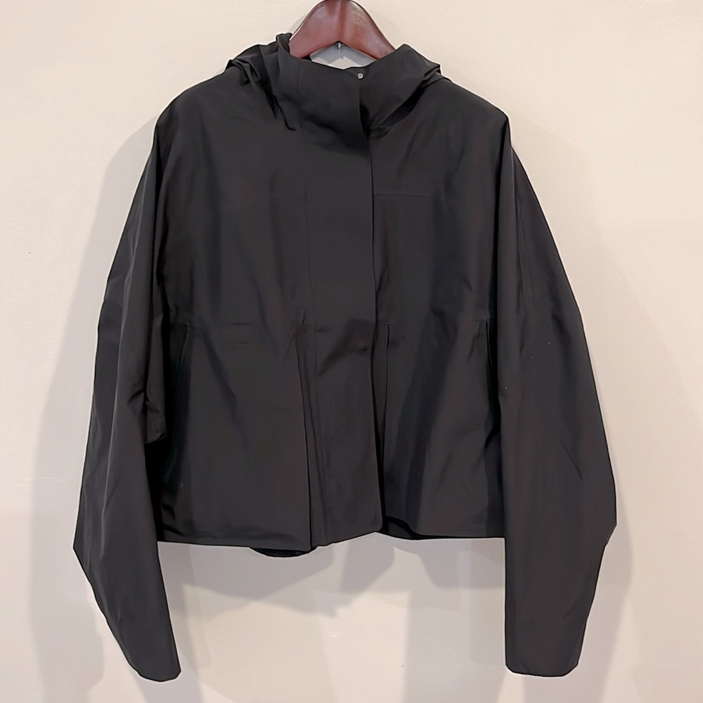 New lululemon cropped raincoat - size 12